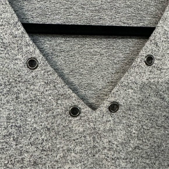 Rails Women’s Long Sleeve Leigh Melange Grey Studded V-Neck Size M GUC - Picture 3 of 8